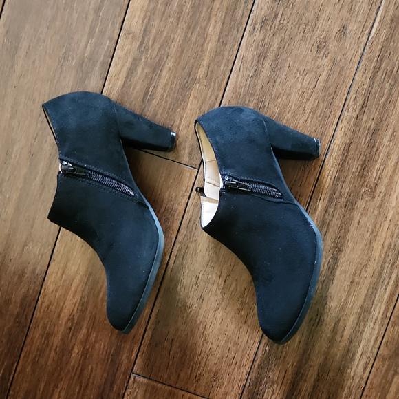 Journee Collection Shoes - Journey Collection Sanzi Ankle Boot NEW Condition